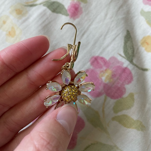 Betsey Johnson Daisy Drop earrings - Picture 2 of 3